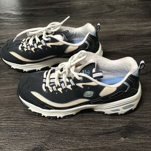 Skechers D’lite walking shoes, size 7